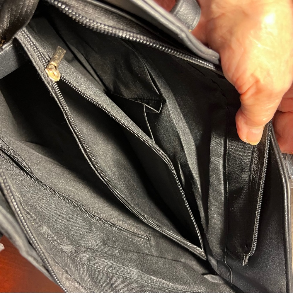 Elegant Black Crocodile-Embossed Bag - Picture 7 of 7